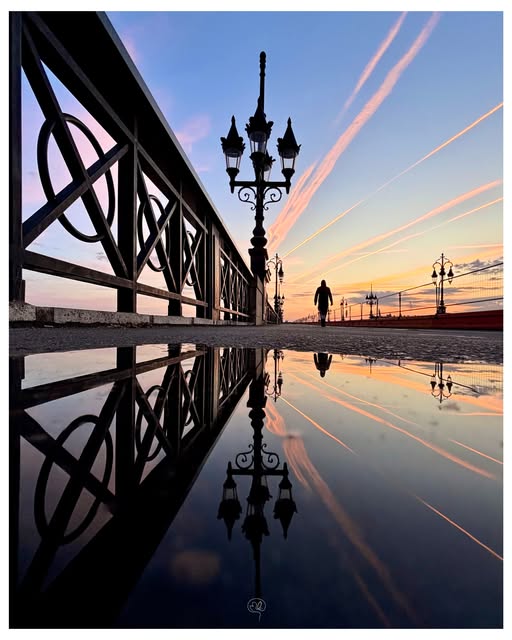 Crépuscule, lampadaire et reflet publiés par Matthieu Leherisse sur Instagram